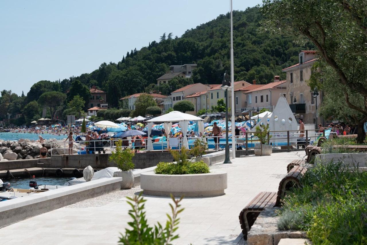 Beachfront Apartment Rosa Del Mar Jardin Mošćenička Draga Extérieur photo