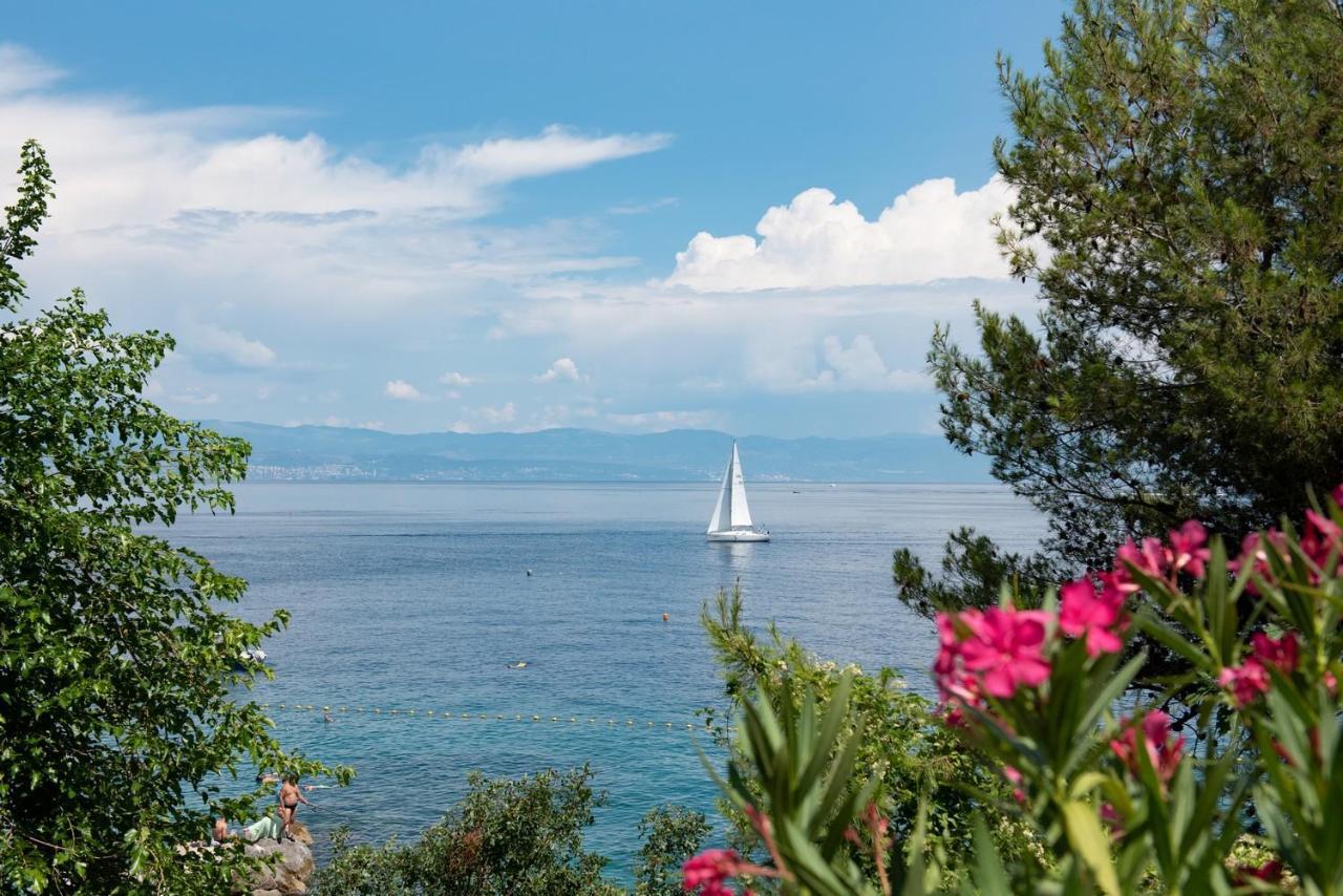 Beachfront Apartment Rosa Del Mar Jardin Mošćenička Draga Extérieur photo