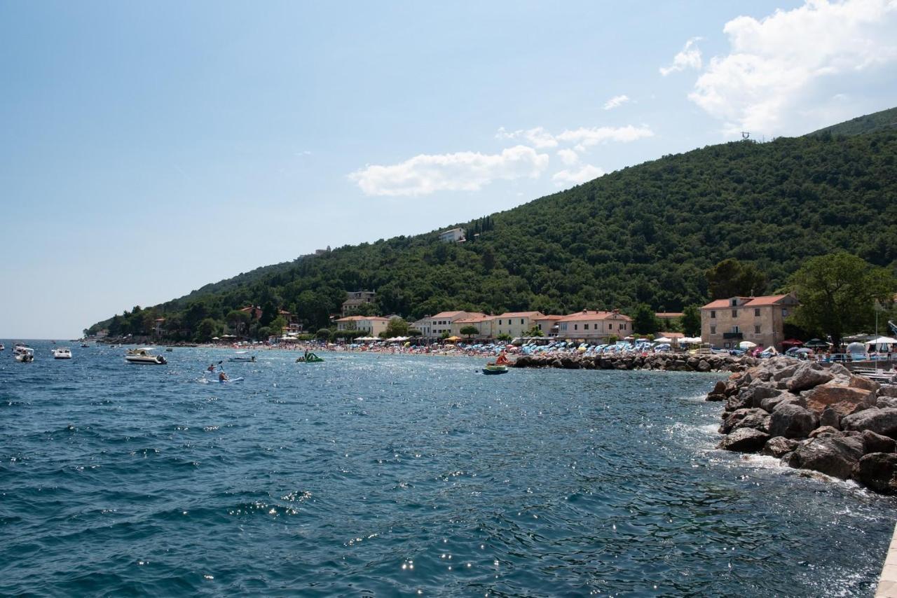 Beachfront Apartment Rosa Del Mar Jardin Mošćenička Draga Extérieur photo